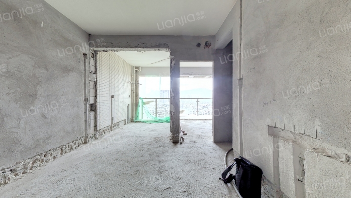 东湖广场湖景公寓二手房实景图