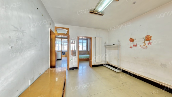 龙福里常新楼二手房实景图