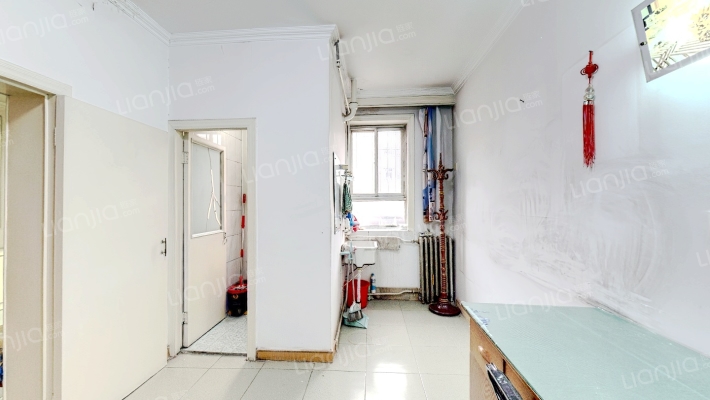 范阳路矿山局家属院南向正规一居-客厅