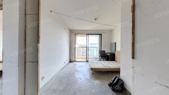 绿地崴廉公寓二手房实景图