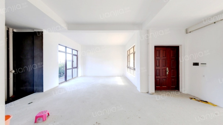 亚隆它山郡二手房实景图