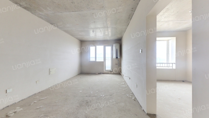 有楼位好 采光充足  车位 地下室 毛坯随意装修-客厅