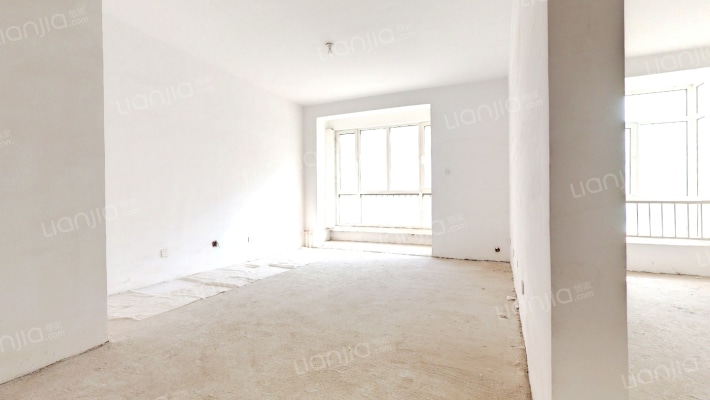 凯旋门洋房 小区环境优美自带幼儿园 楼栋位置好-客厅