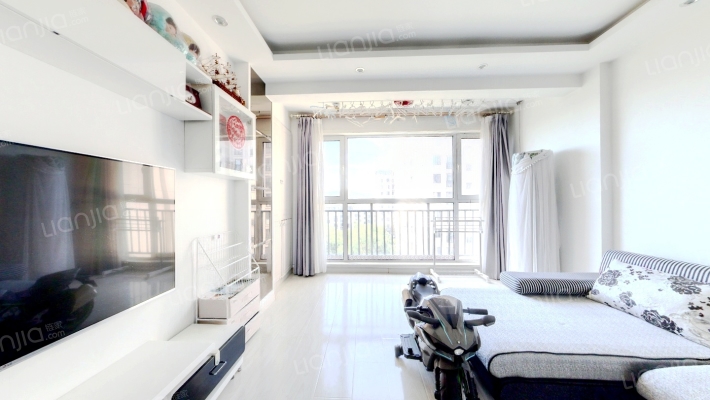 艾维尼小城二手房实景图