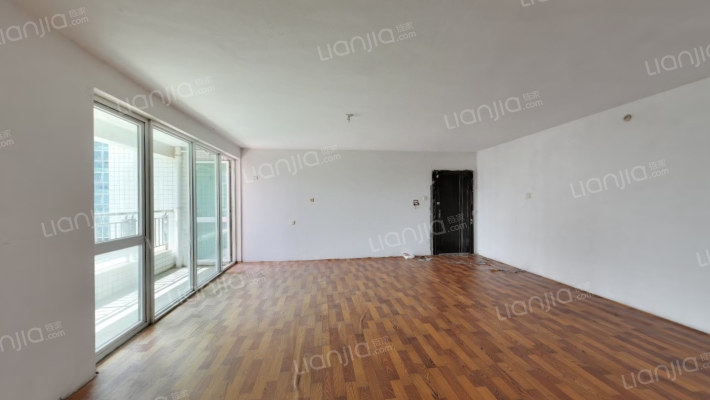 米兰春天二手房实景图