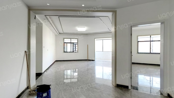 蓝爵世家二手房实景图