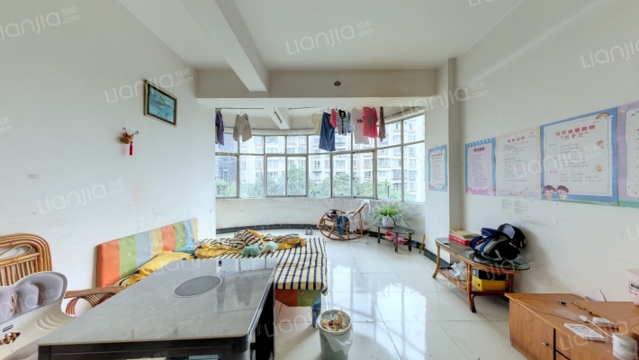 华新公寓二手房实景图