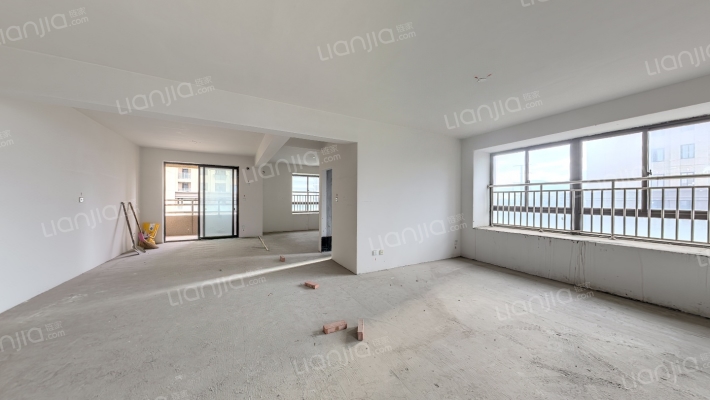 蟠鸿锦苑二手房实景图