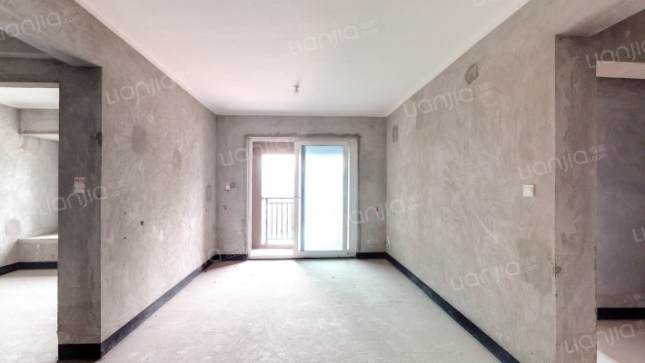 融创春晖十里岚峰庭二手房实景图