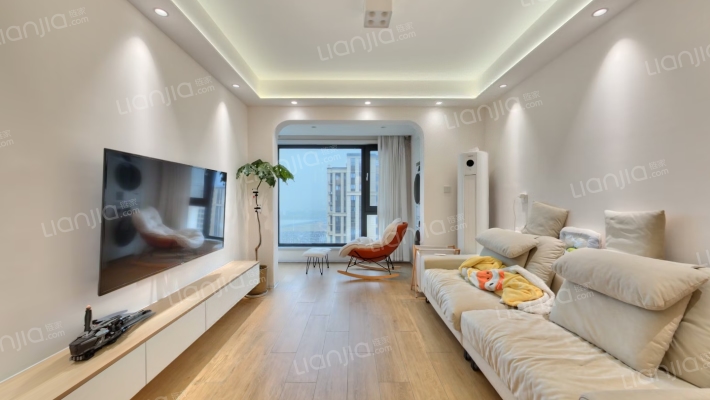 卓越·蔚蓝郡二手房实景图