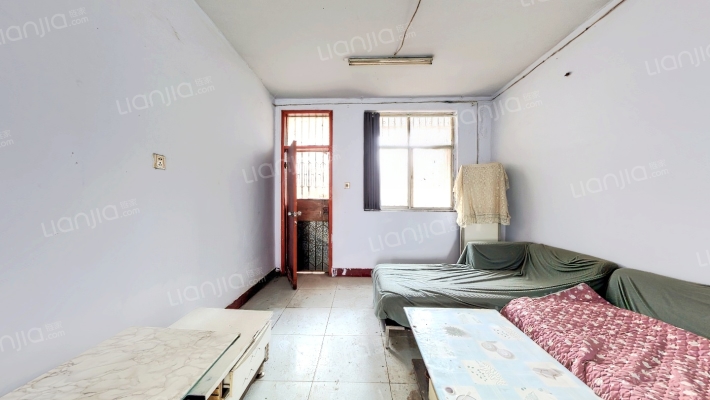 二橡胶厂家属院二手房实景图