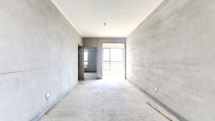 出售天伦湾小区，集中供暖，落地窗，二居室-客厅