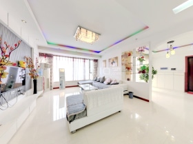 精装修     保养的好    满五唯一  大4房