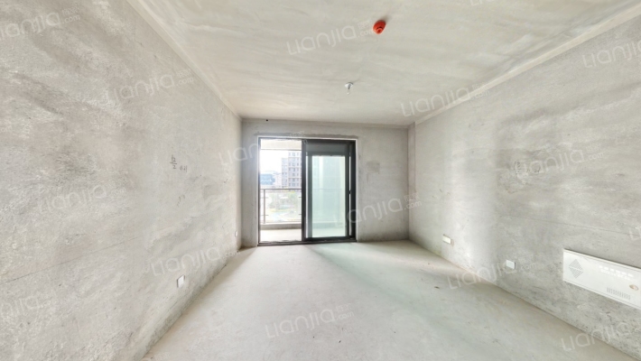 东和和美嘉苑二手房实景图