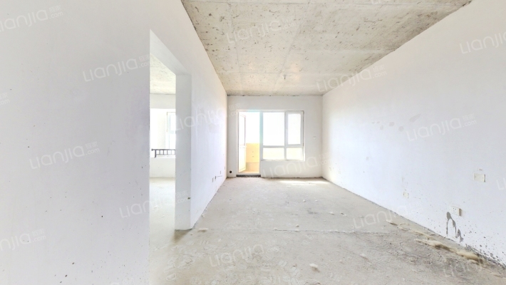 上园，92平带顶跃65平，挑高5米，露台100平-客厅