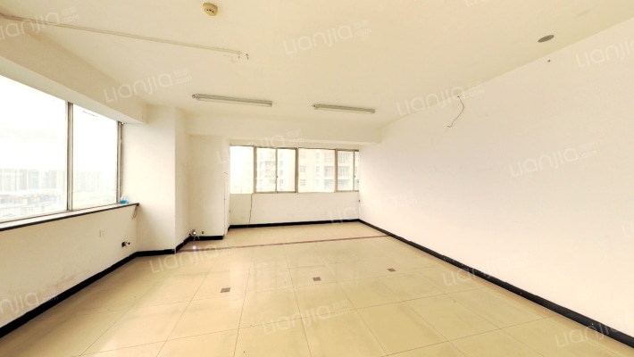 鸿运凯旋国际二手房实景图