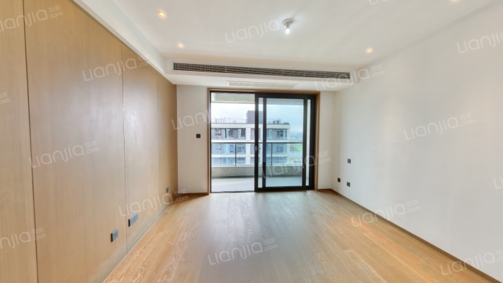 香格里拉蓝月春晓二手房实景图