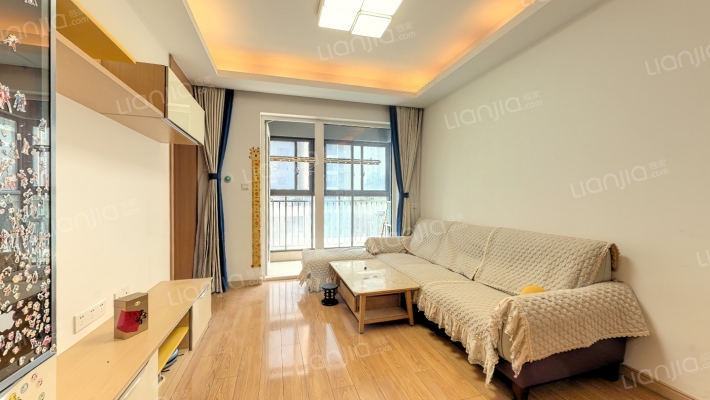 万科翡翠滨江二手房实景图