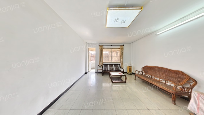 卫国路二手房实景图