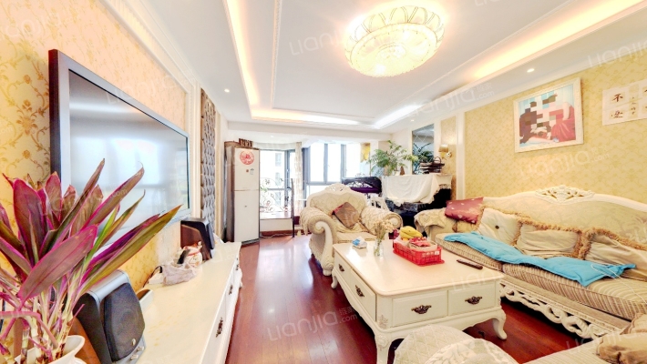 合生高尔夫公寓二手房实景图