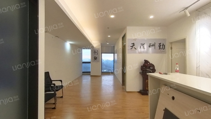 万达广场4号甲级写字楼二手房实景图