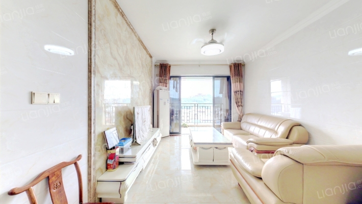 嘉汇四季阳光二手房实景图