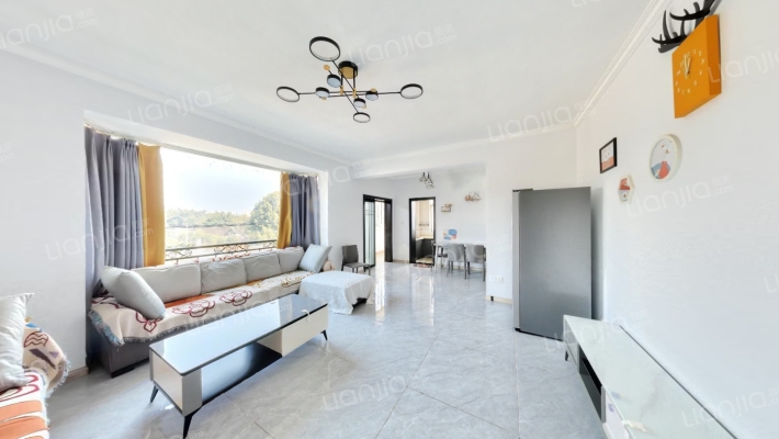 滨江新城小区二手房实景图