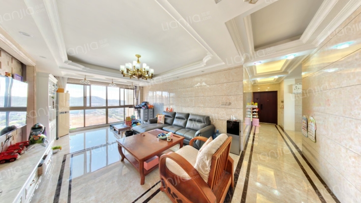 红星美凯龙二手房实景图