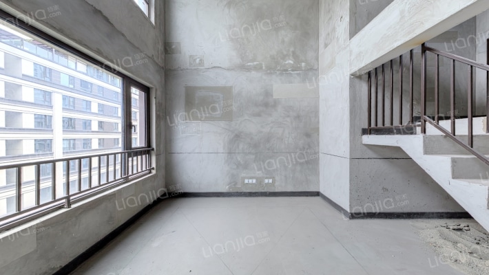 融信海月平湖二手房实景图