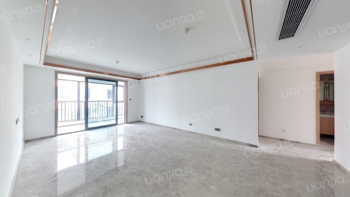 万兴湖山间二手房实景图