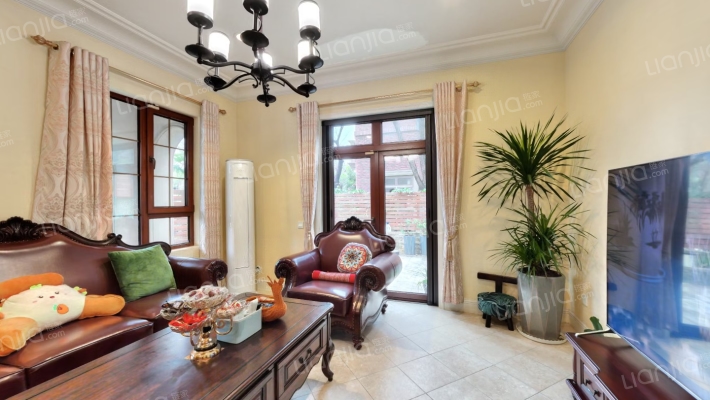 纳帕尔湾水庄二手房实景图