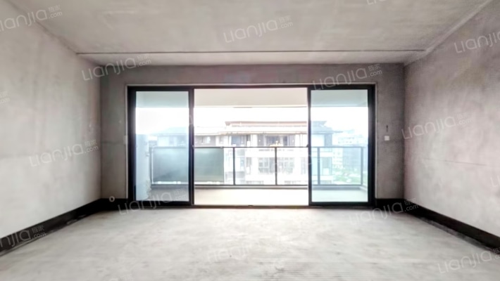 彰泰联发沁园春二手房实景图