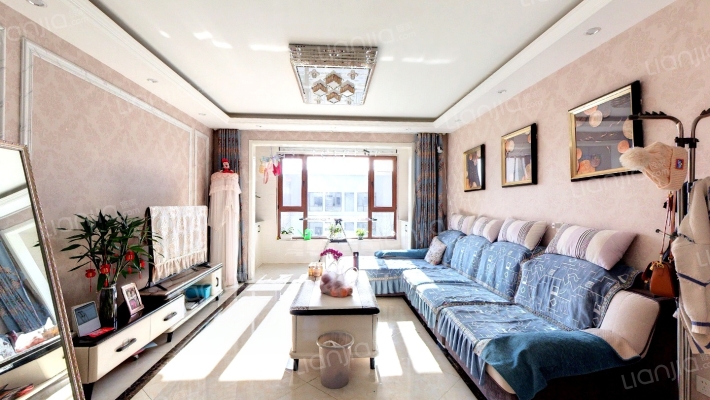 自住标准精装修，拎包入住，视野无遮挡，全天采光。-客厅