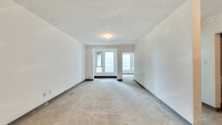 白桦林间二手房实景图