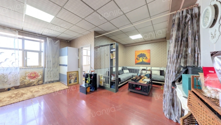 金融服务中心二手房实景图