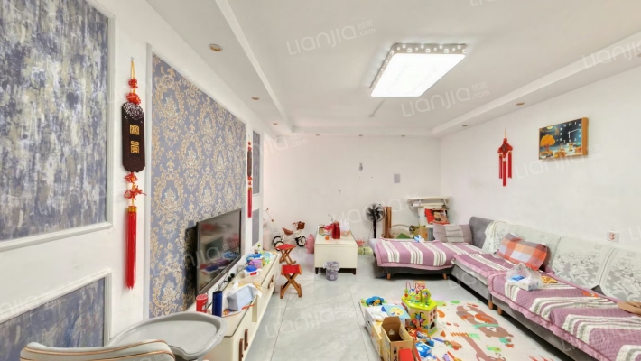 英伦花园二手房实景图