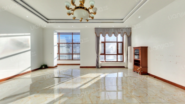 美印溪谷别墅二手房实景图