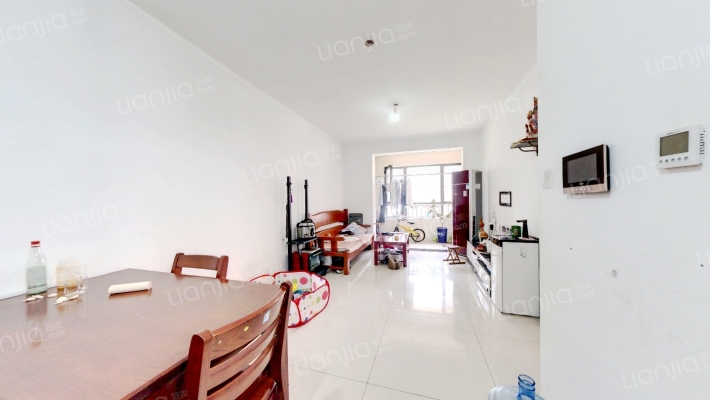 加州东部世界城枫丹名郡二手房实景图