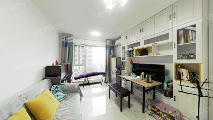 经典一居，宽敞明亮，有房本，精装修！带全部家具家电-客厅