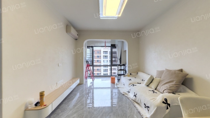 世茂璀璨滨江二手房实景图