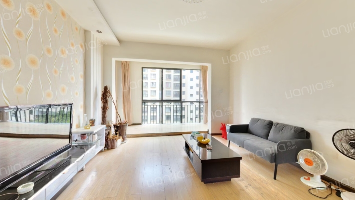 保利宁湖峰镜二手房实景图