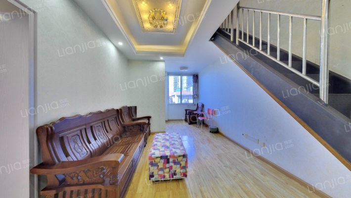 较场坝东街67号二手房实景图