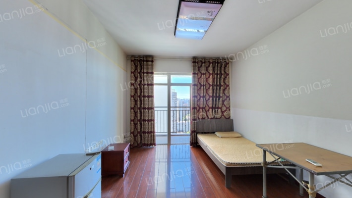 蜂巢小区二手房实景图