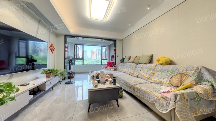 河畔府邸二手房实景图