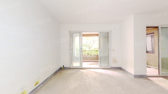 隆鑫爱琴海一期二手房实景图