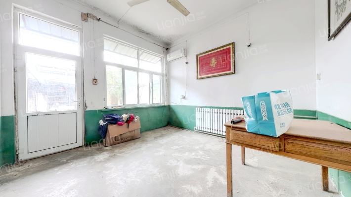长清县医药公司住宅楼二手房实景图