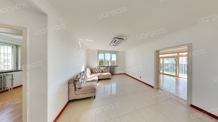 百通依山小居二手房实景图