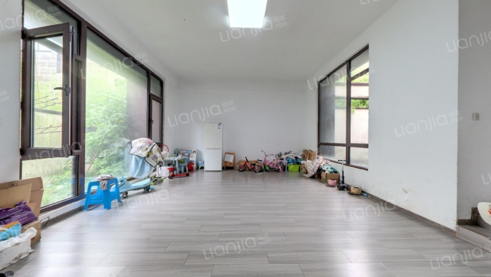 绿地秋霞坊(别墅)二手房实景图