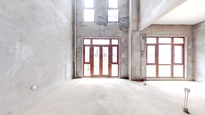 国际公园波尔多庄园二手房实景图