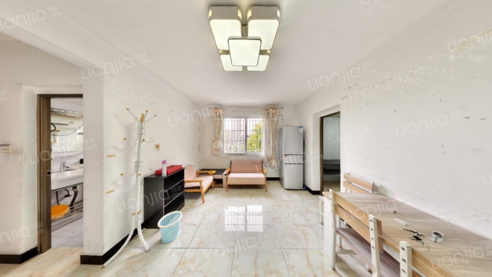 龙凤苑1二手房实景图